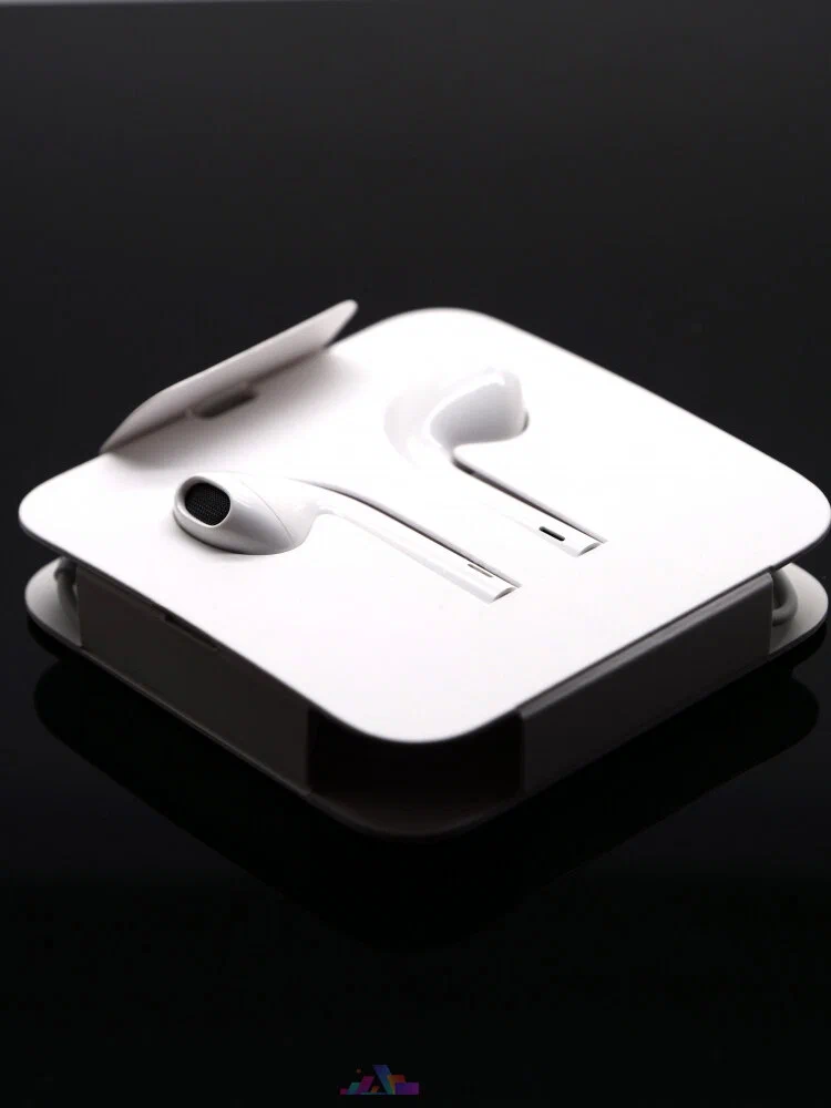 Гарнитура Apple EarPods with Lightning Connector (MMTN2ZM/A) Белый в Челябинске купить по недорогим ценам с доставкой